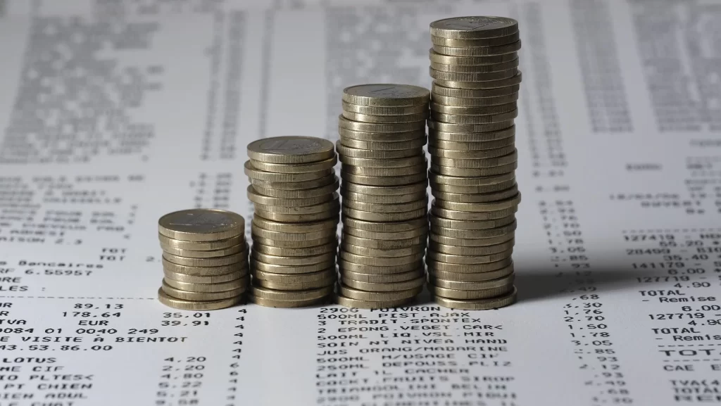 Overzichtelijke administratie van inkomsten, uitgaven en btw voor een correcte aangifte.